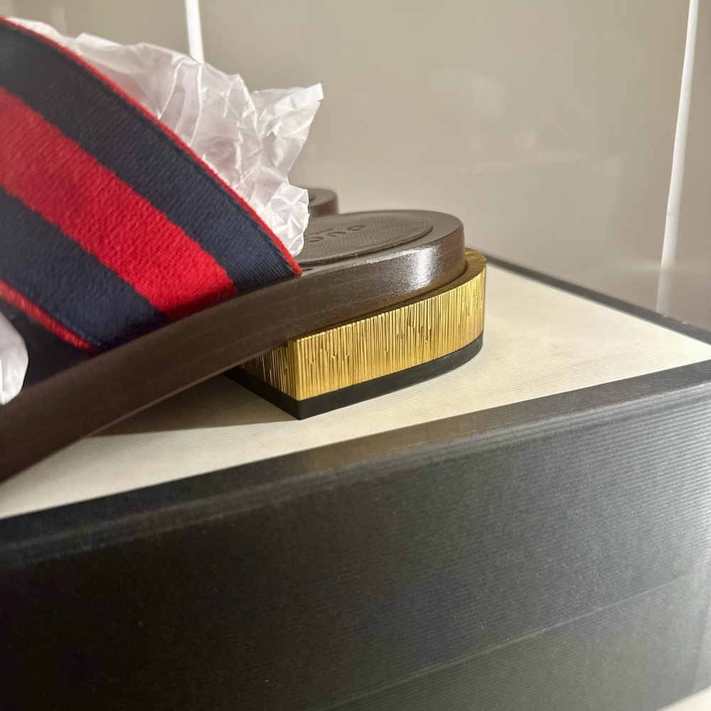 Brand new Gucci sandals with gold detailing 37+ - Picture 5 of 7